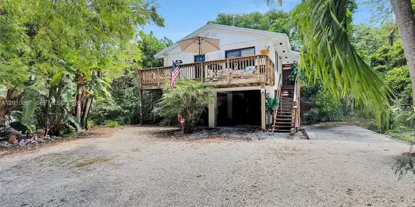 122 Ocean View Dr