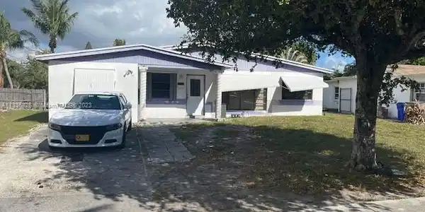 49 NE 6th Ct