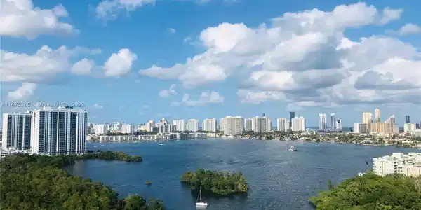 16385 Biscayne Blvd