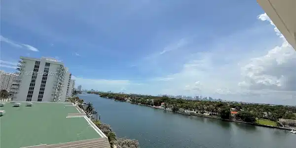 5838 Collins Ave