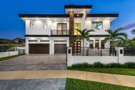 2420 NE 49th St