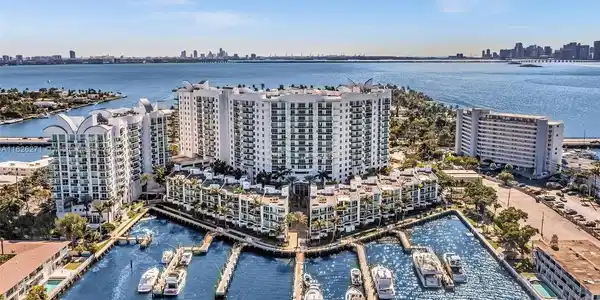 7900 Harbor Island Dr