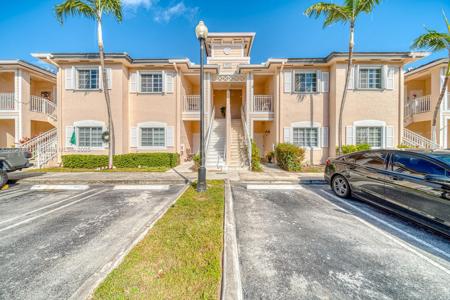 2733 NE 3rd Ct