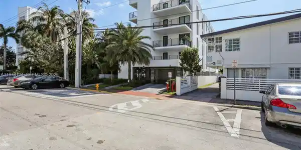 1930 Bay Dr