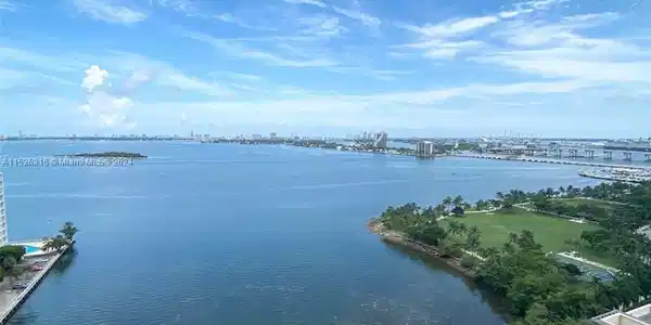 2020 N Bayshore Dr