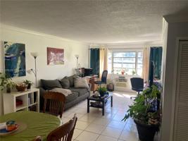 220 Kings Point Dr Unit 114