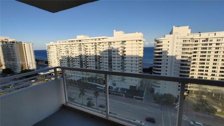 5600 Collins Ave