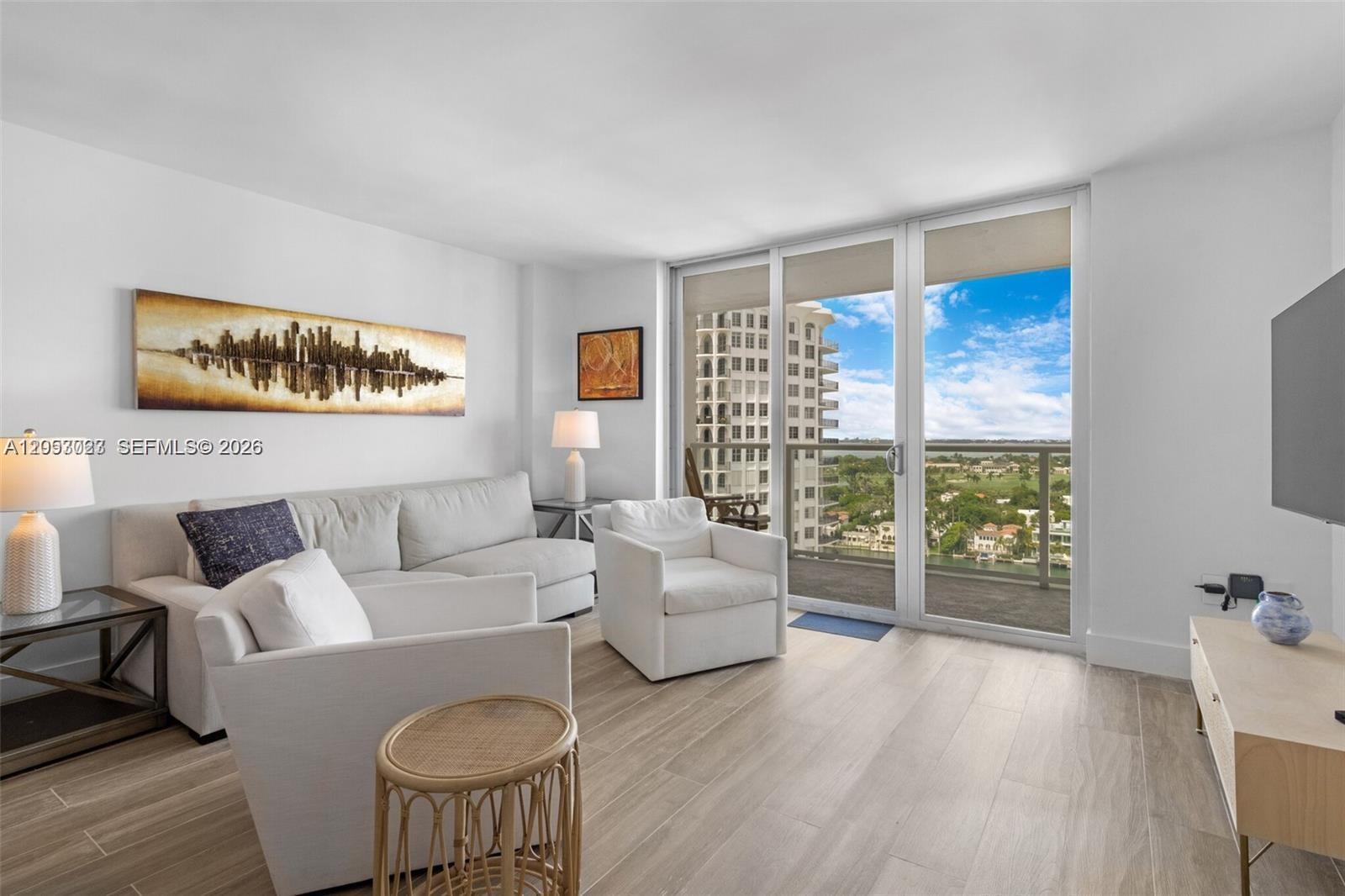 Image 4: ?Living Room - Impact Sliding door