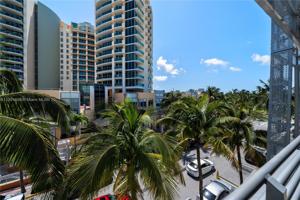 1437 Collins Ave