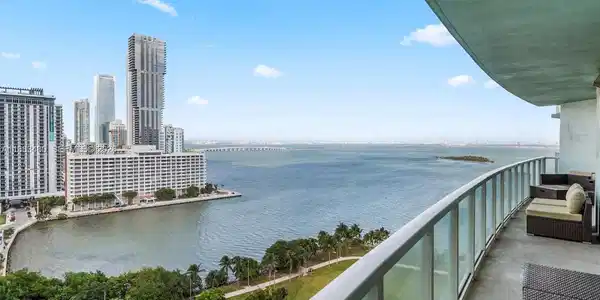1900 N Bayshore Dr