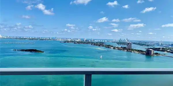 2020 N Bayshore Dr