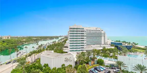 4401 COLLINS AVE