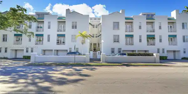5801 SW 74th Ter Unit 15
