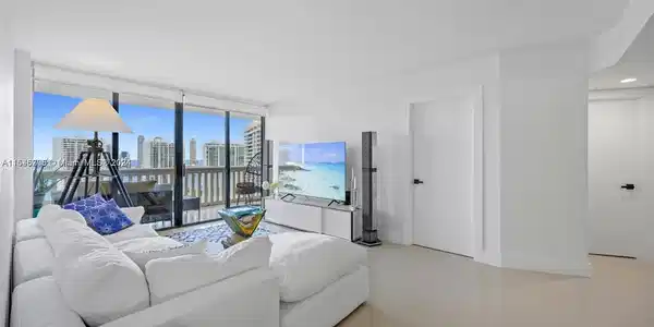 1000 W Island Blvd