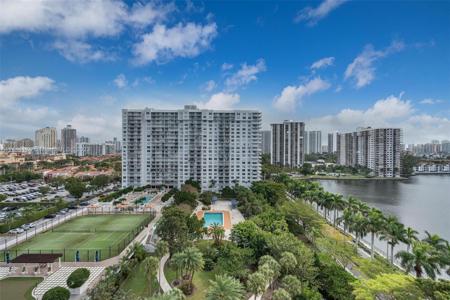 2801 NE 183rd St Unit 1212W