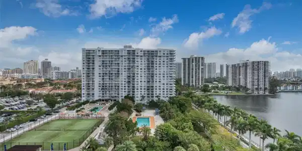 2801 NE 183rd St Unit 1212W