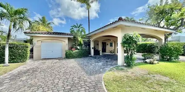 1945 N Hibiscus Dr
