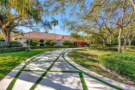 6864 SW 145th Ter