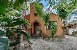 1050 NE 134th St