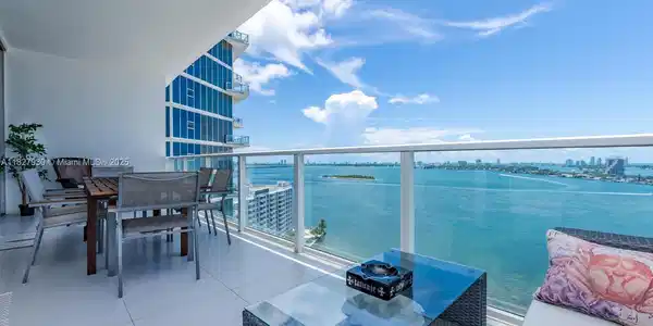 2020 N Bayshore Dr