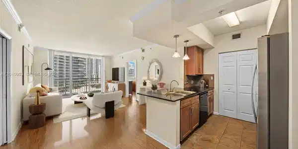 2000 N Bayshore Dr