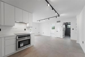 240 Collins Ave Unit 4A