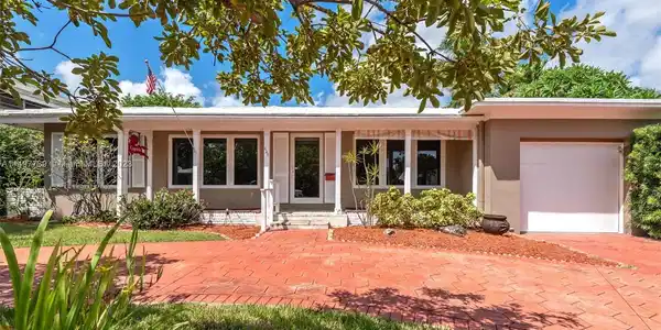 623 NE 16th Ter
