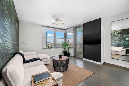 2899 Collins Ave