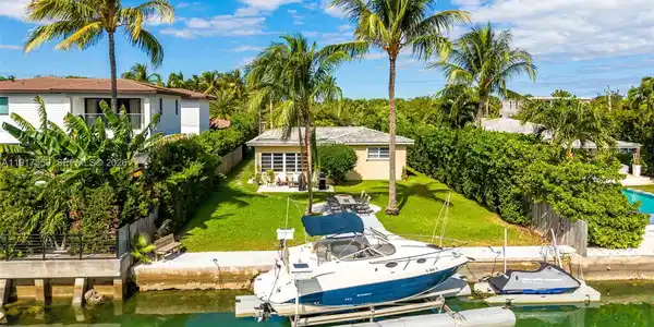 700 S Shore Dr