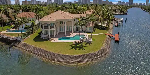 1130 Harbor Ct