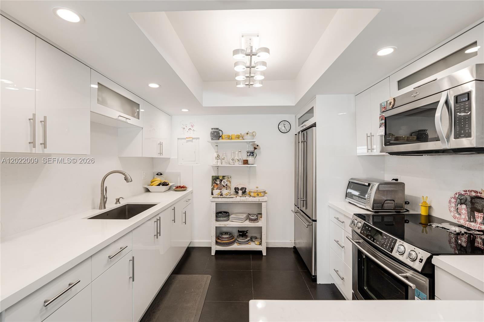 Image 4: Kitchen