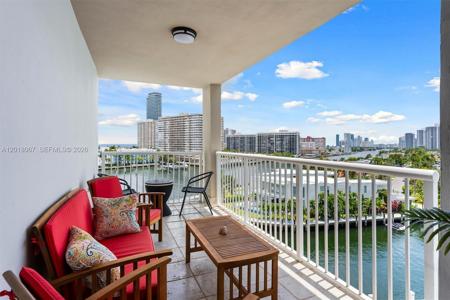 121 Golden Isles Dr