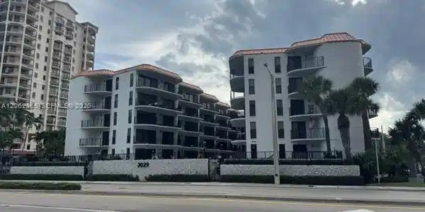 2029 N Ocean Blvd
