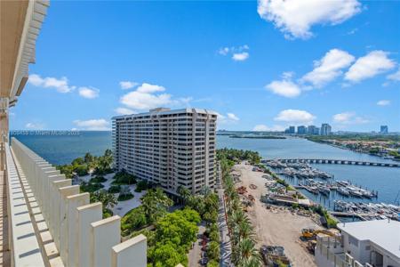 3 Grove Isle Dr