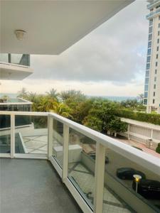 2401 Collins Ave