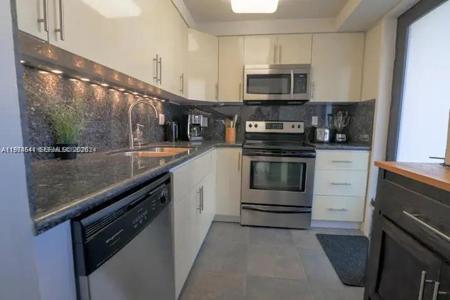 301 Golden Isles Dr