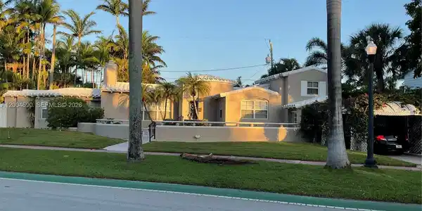 4320 Royal Palm Ave