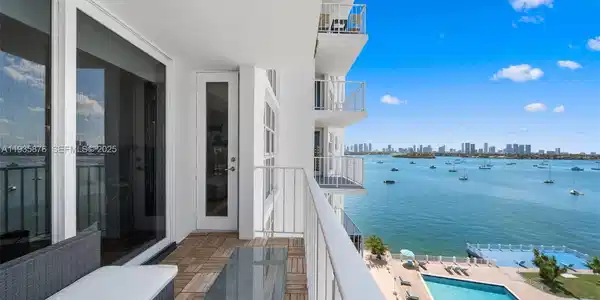 1228 West Ave