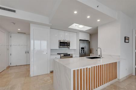 848 Brickell Key Dr