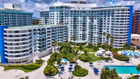 5161 Collins Ave