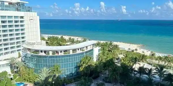 2899 Collins Ave
