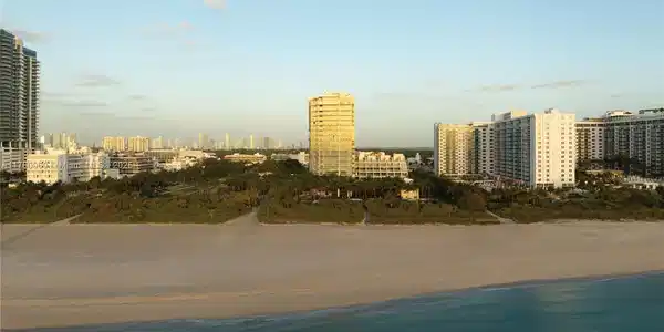 2201 Collins Ave