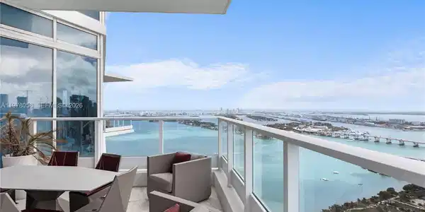 Image 4: Unobstructed Biscayne Bay vistas from penthouse level