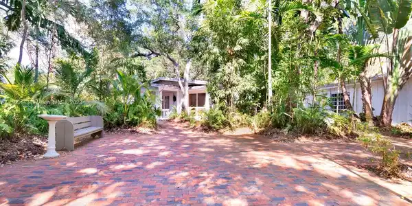 11826 S Mitchell Manor Cir