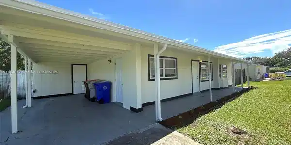 1560 3rd Ct