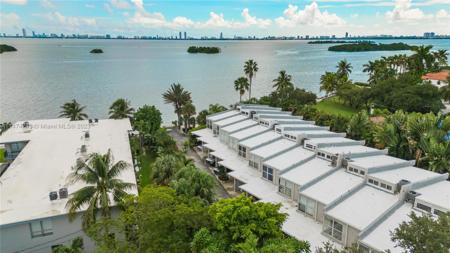 6011 N Bayshore Dr