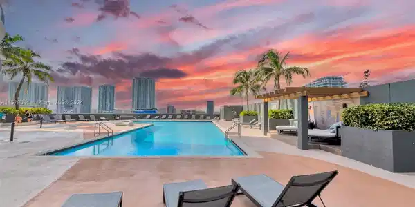 1750 N Bayshore Dr