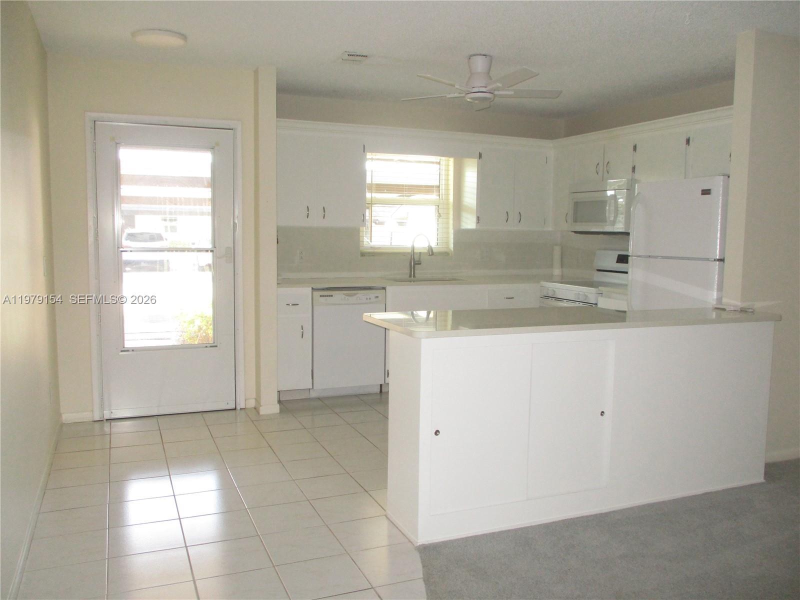 Image 2: WHITE QUARTZ COUTERTOP & TILE FLOORING