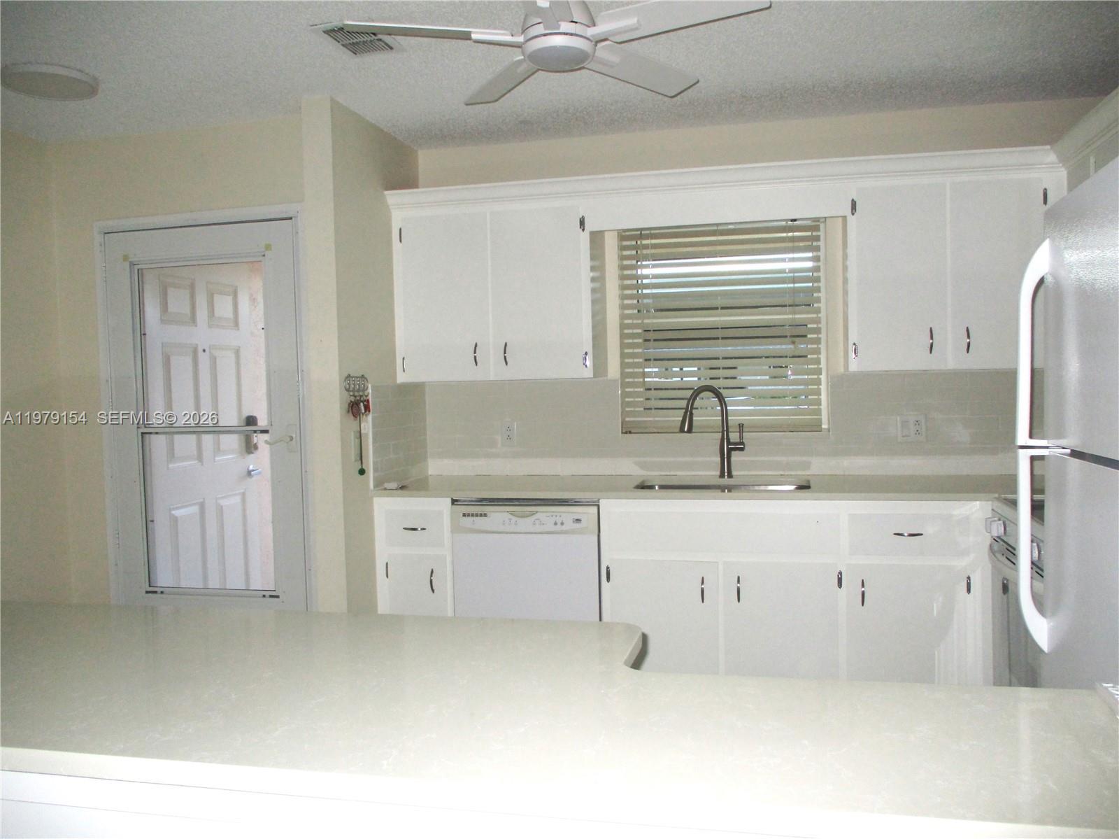 Image 3: THE COUNTERTOP DIVIDING THE LIVING/DINING AREA