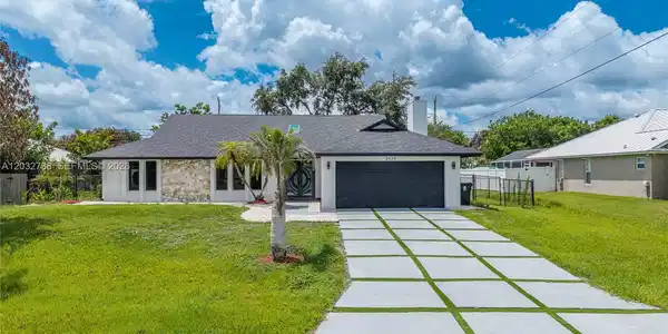 3438 SE Hart Cir
